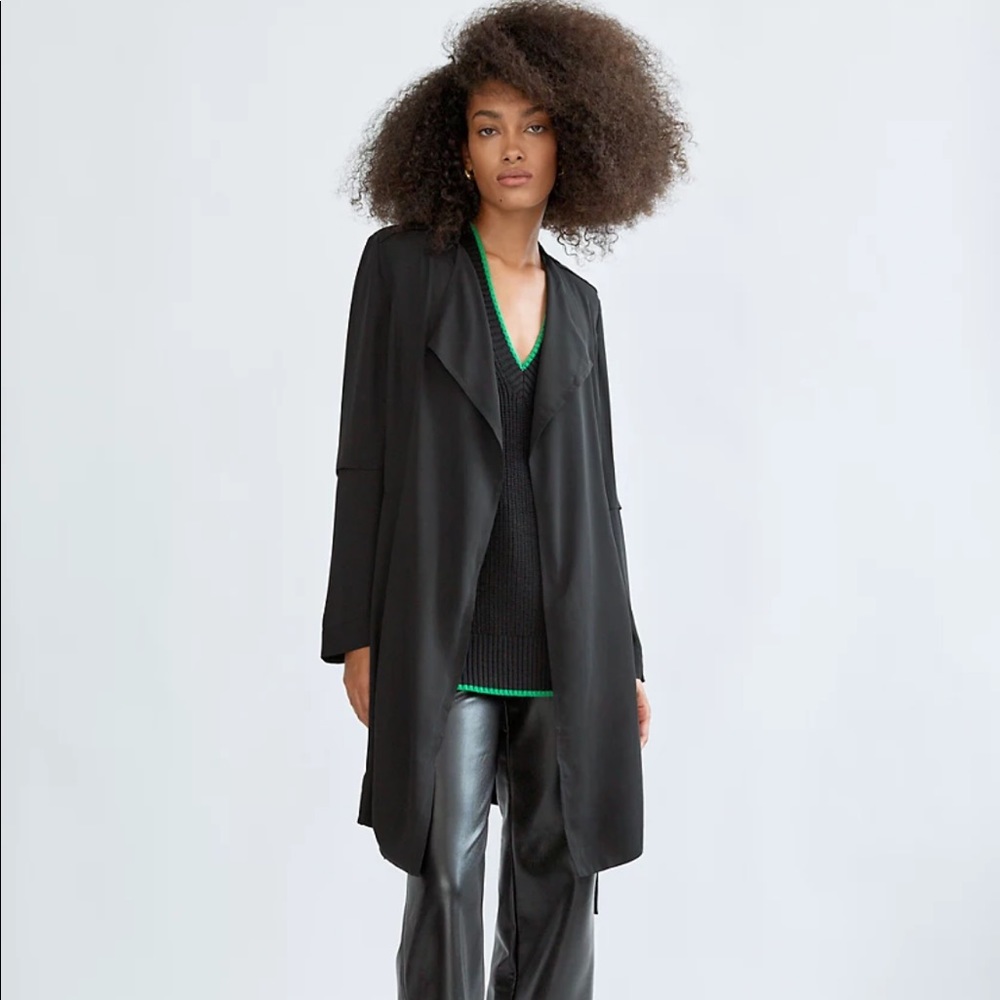 Aritzia Babaton Flowy Trench